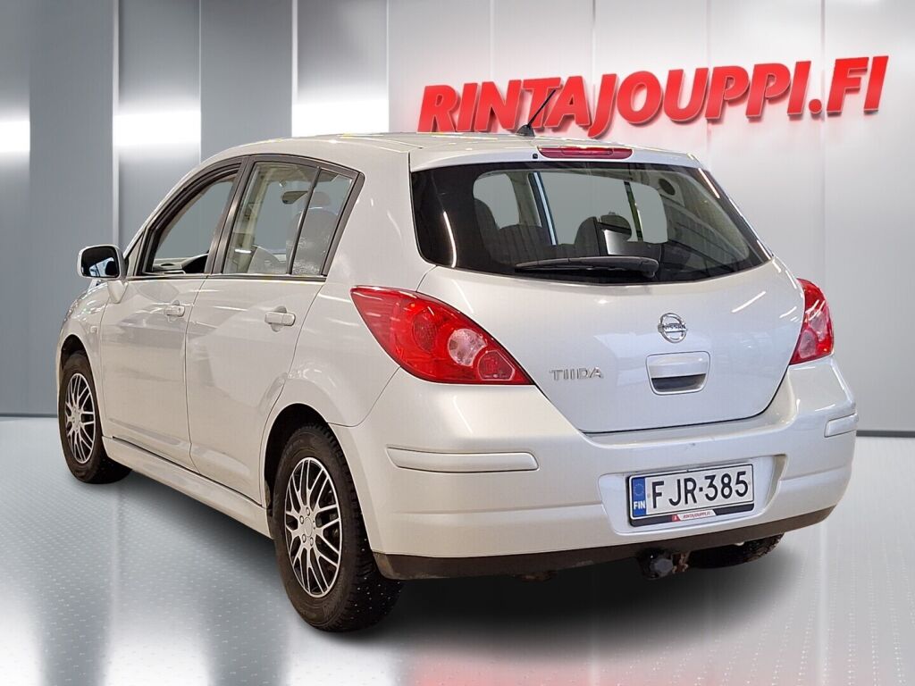 Nissan Tiida 2010 Hopea