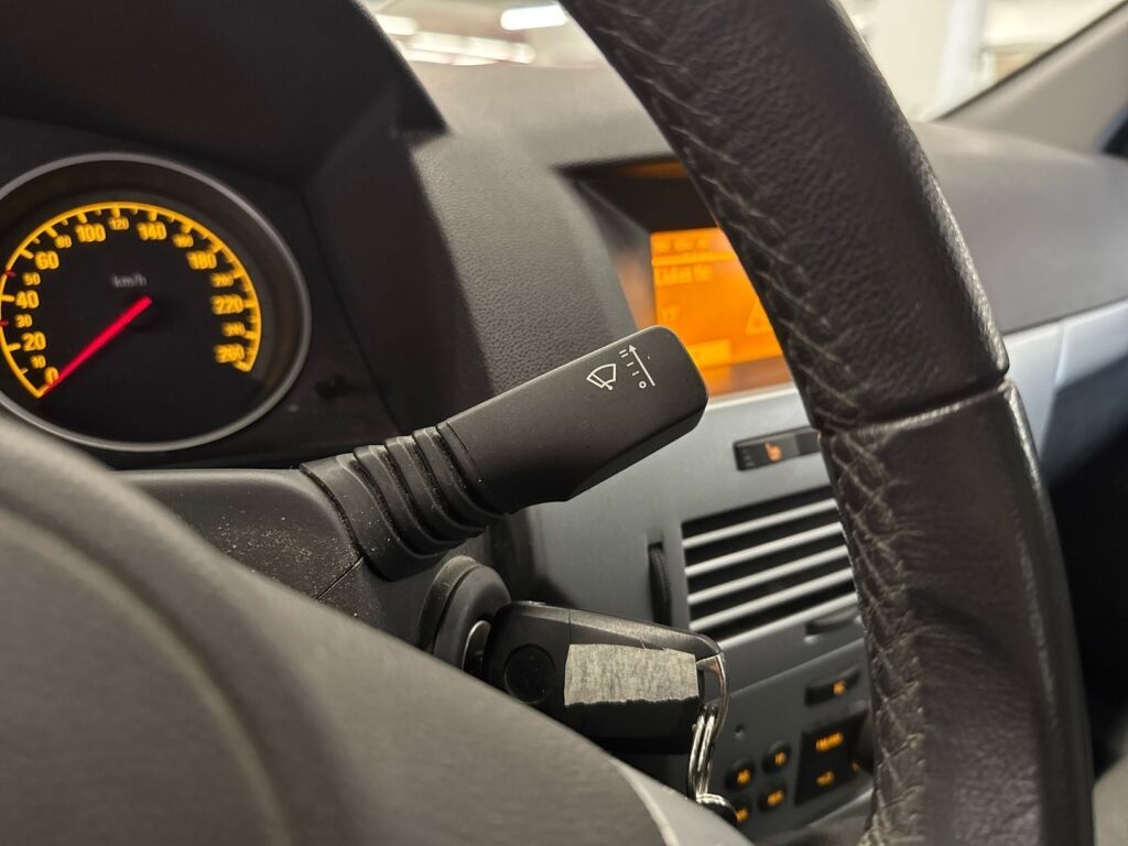 Opel Astra 2010 Harmaa
