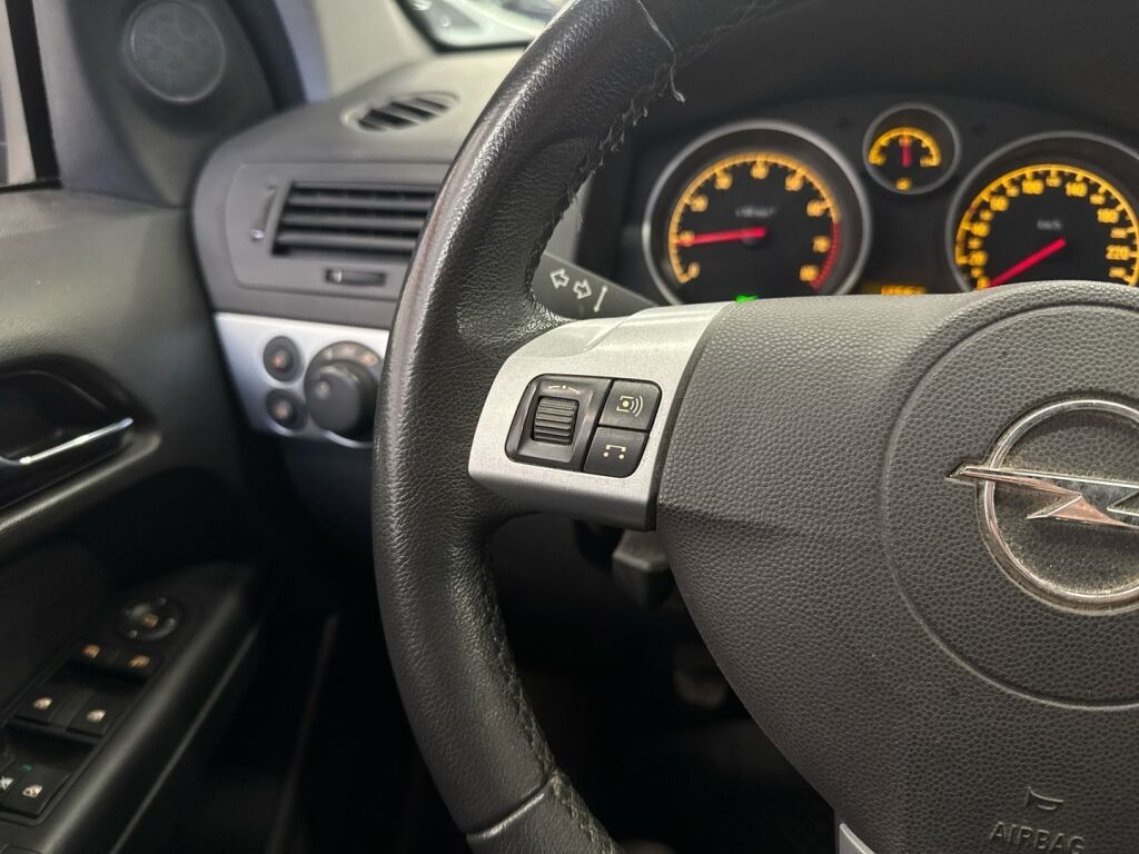 Opel Astra 2010 Harmaa
