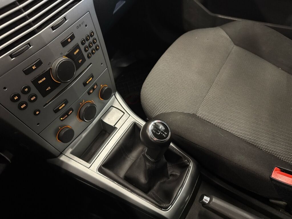 Opel Astra 2010 Harmaa