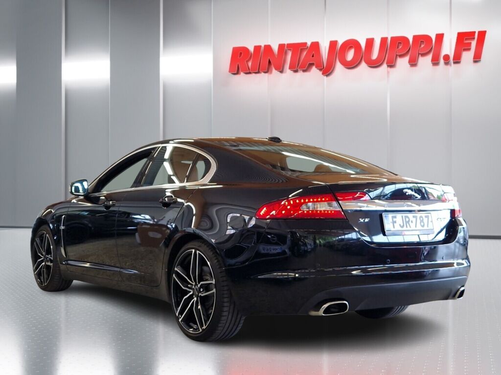 Jaguar XF 2010 Musta