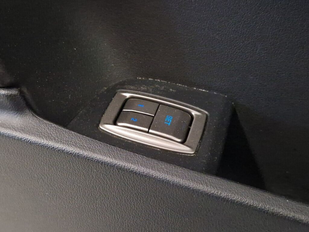 Jaguar XF 2010 Musta