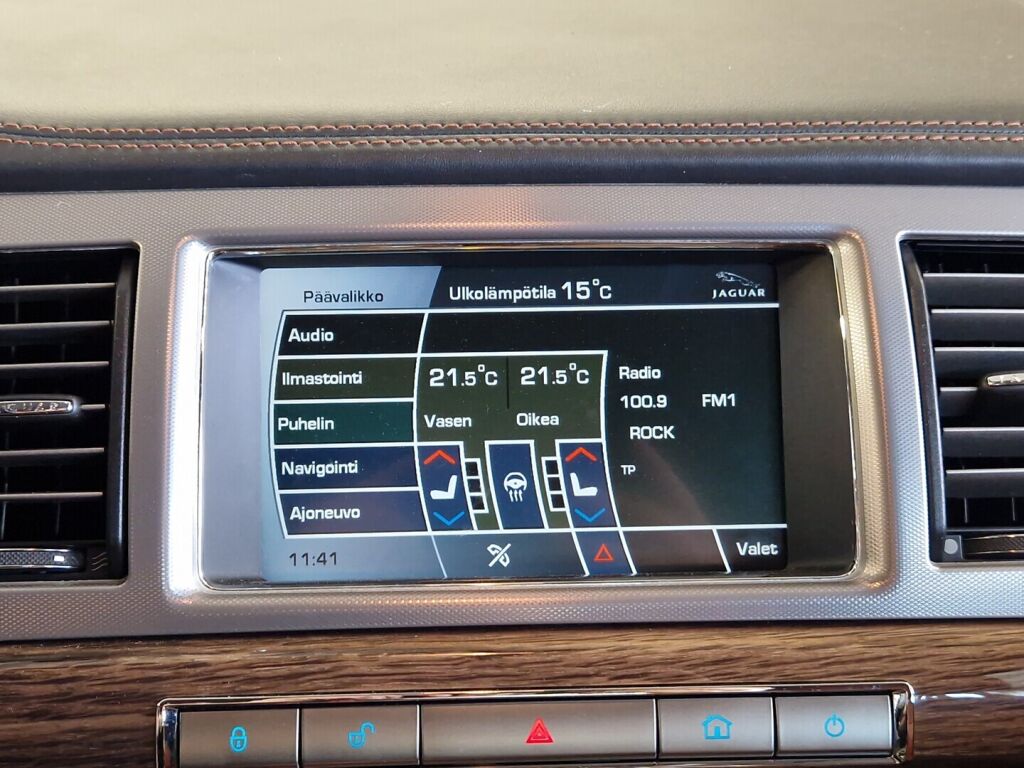 Jaguar XF 2010 Musta