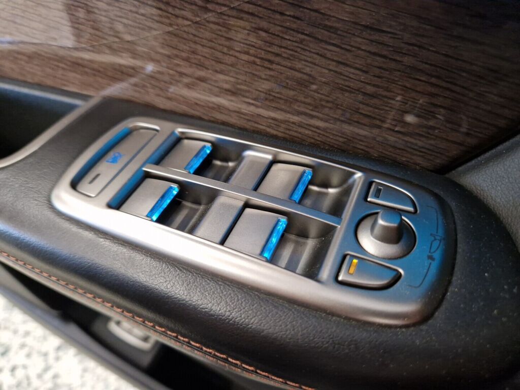 Jaguar XF 2010 Musta