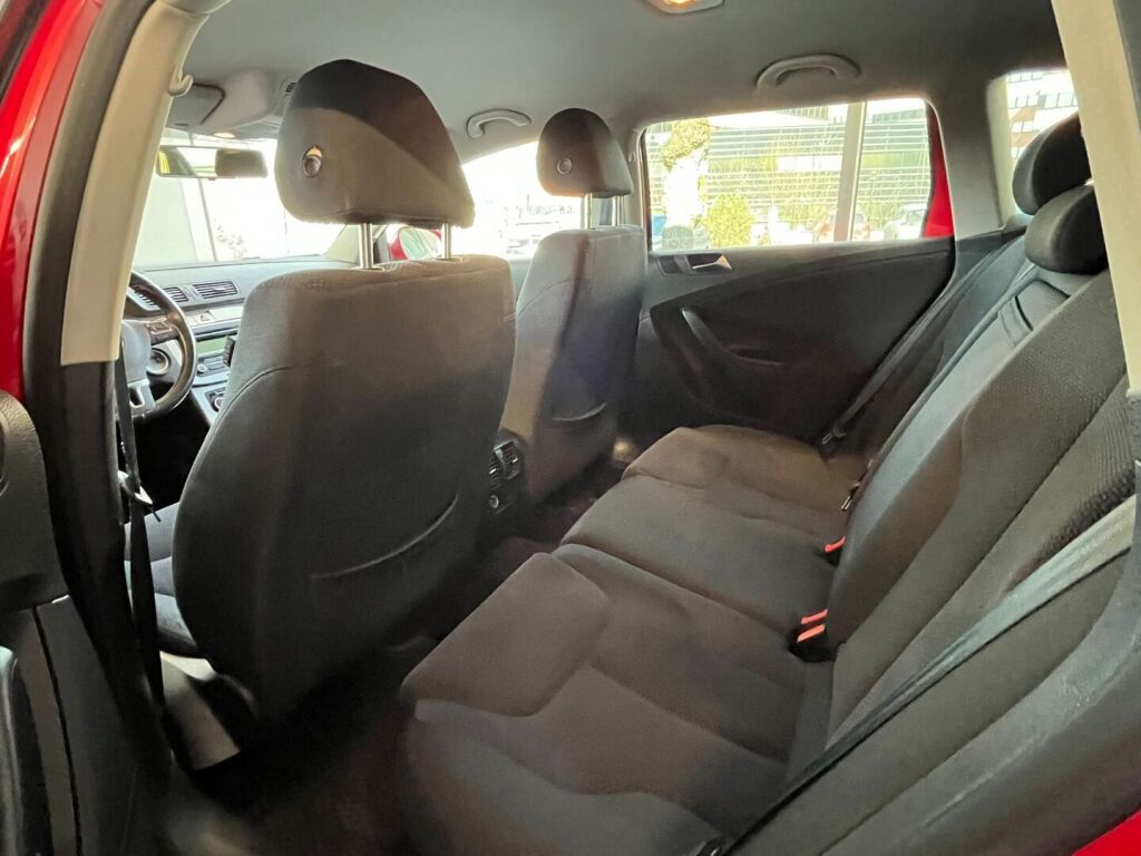 Volkswagen Passat 2010 Punainen