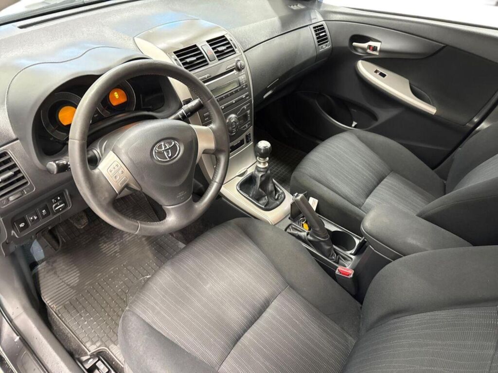 Toyota Corolla 2010 Harmaa