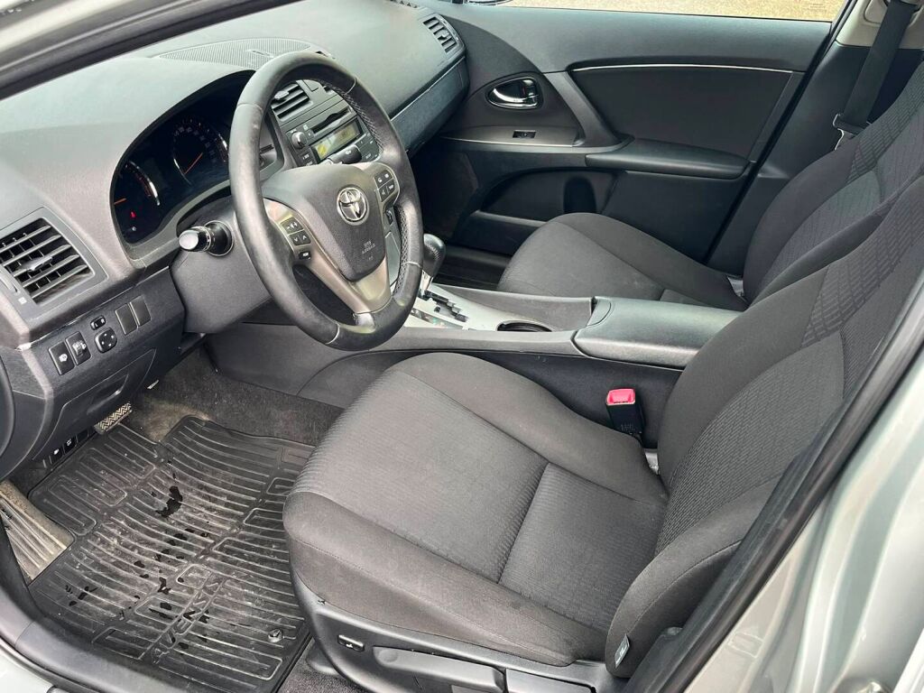 Toyota Avensis 2010 Harmaa