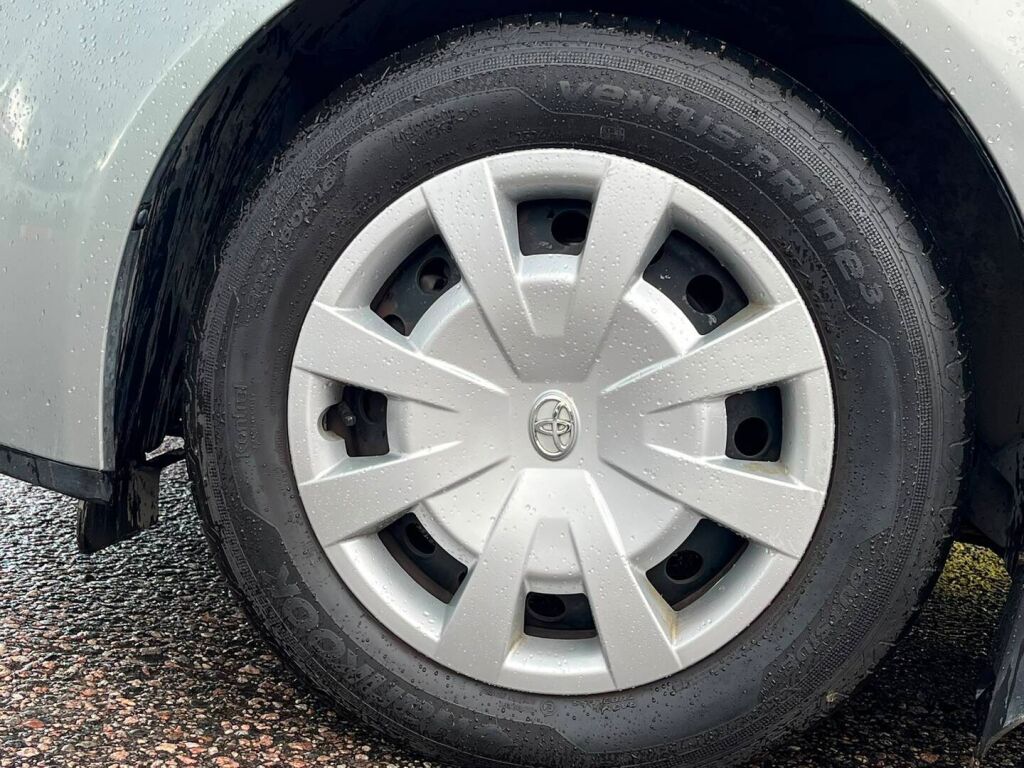 Toyota Avensis 2010 Harmaa