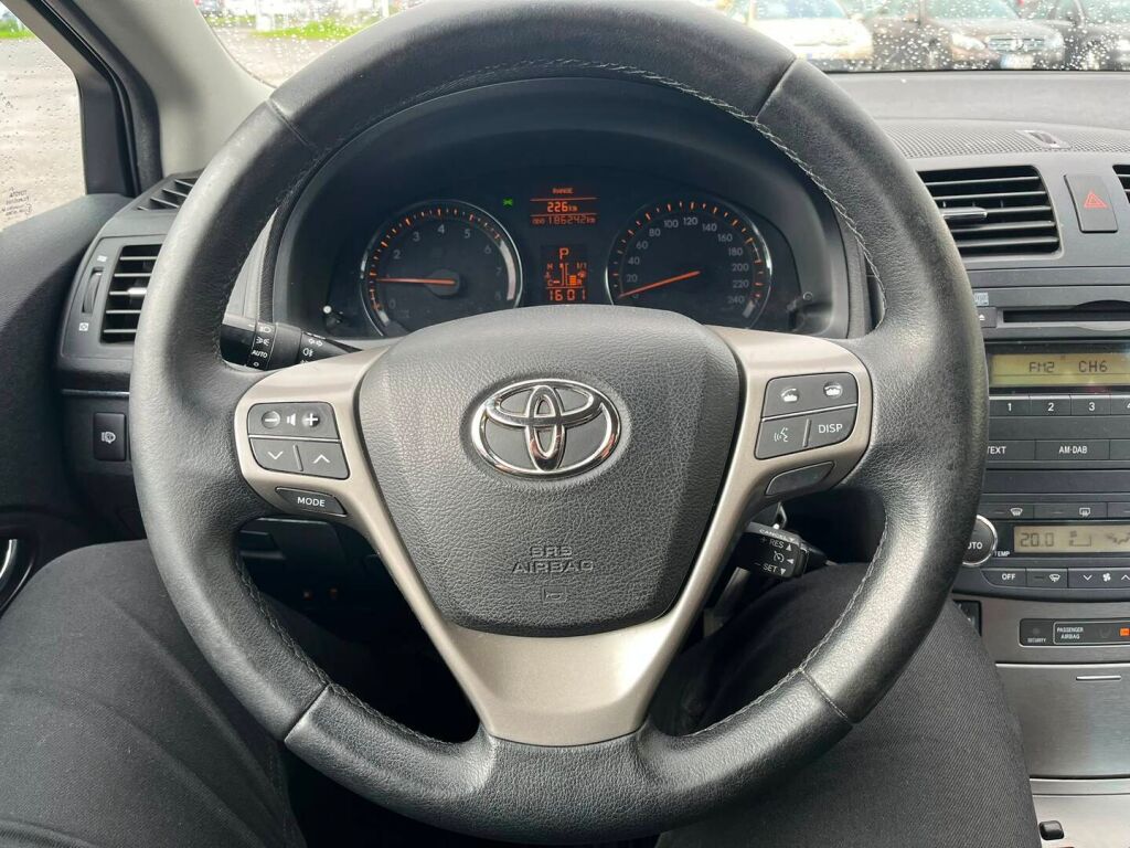Toyota Avensis 2010 Harmaa