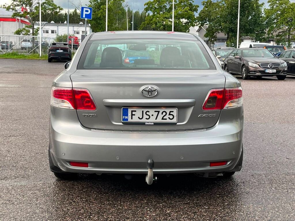 Toyota Avensis 2010 Harmaa