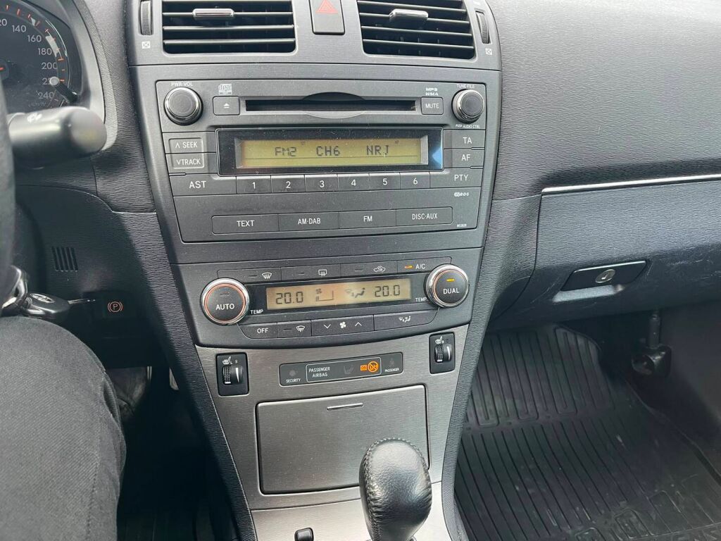 Toyota Avensis 2010 Harmaa