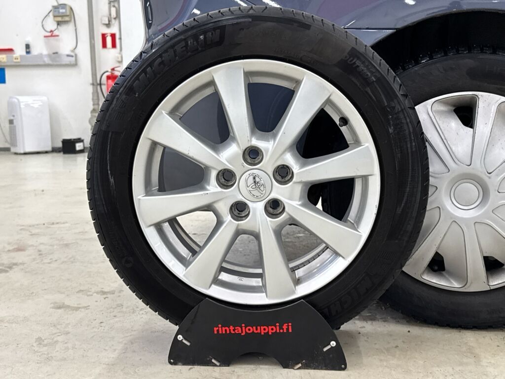 Toyota Avensis 2010 Sininen