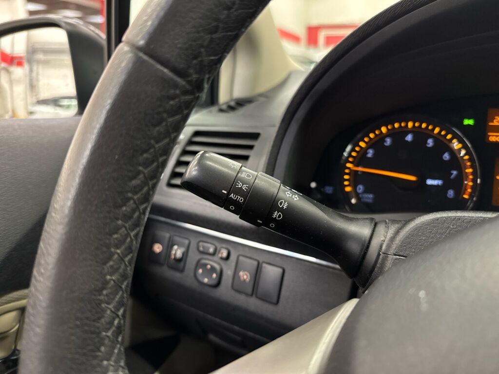 Toyota Avensis 2010 Sininen