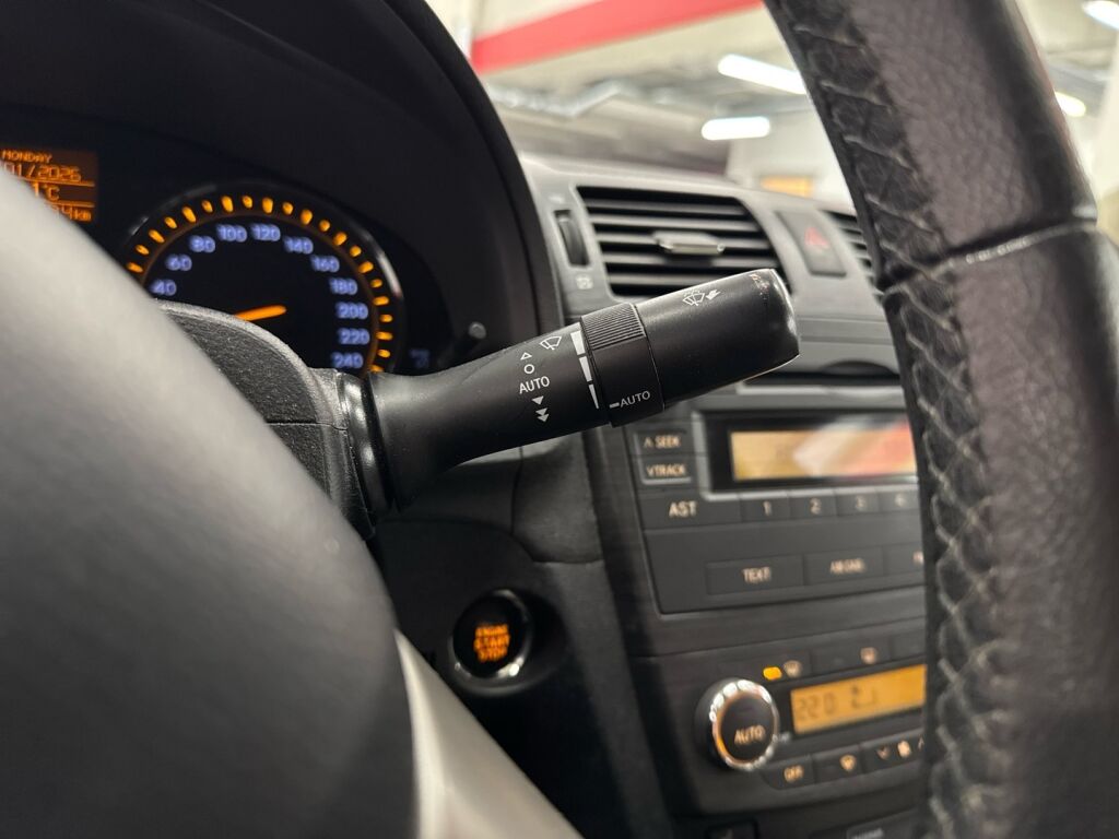 Toyota Avensis 2010 Sininen