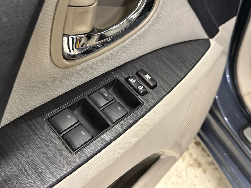 Toyota Avensis 2010 Sininen