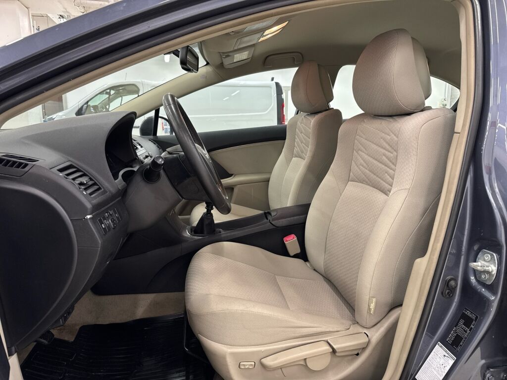 Toyota Avensis 2010 Sininen