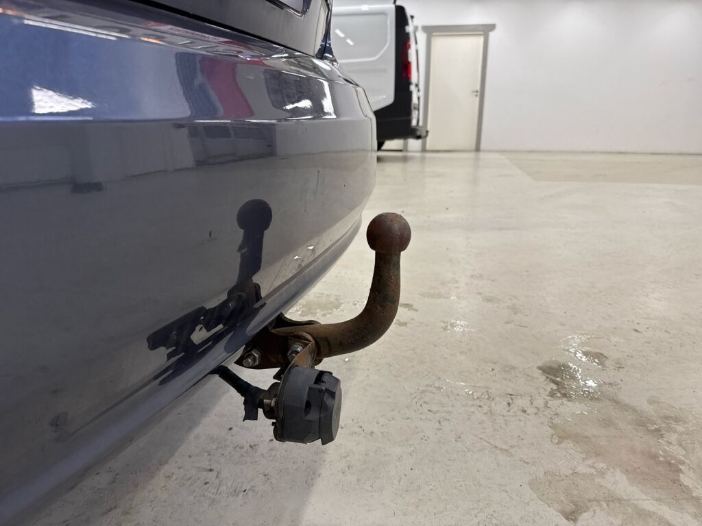 Toyota Avensis 2010 Sininen