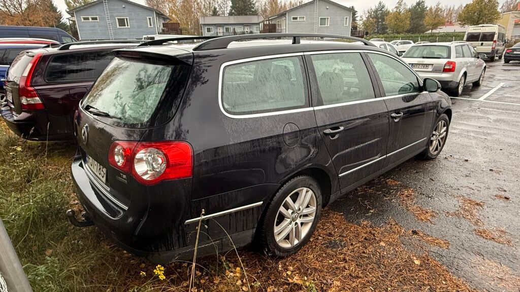 Volkswagen Passat 2010 Musta