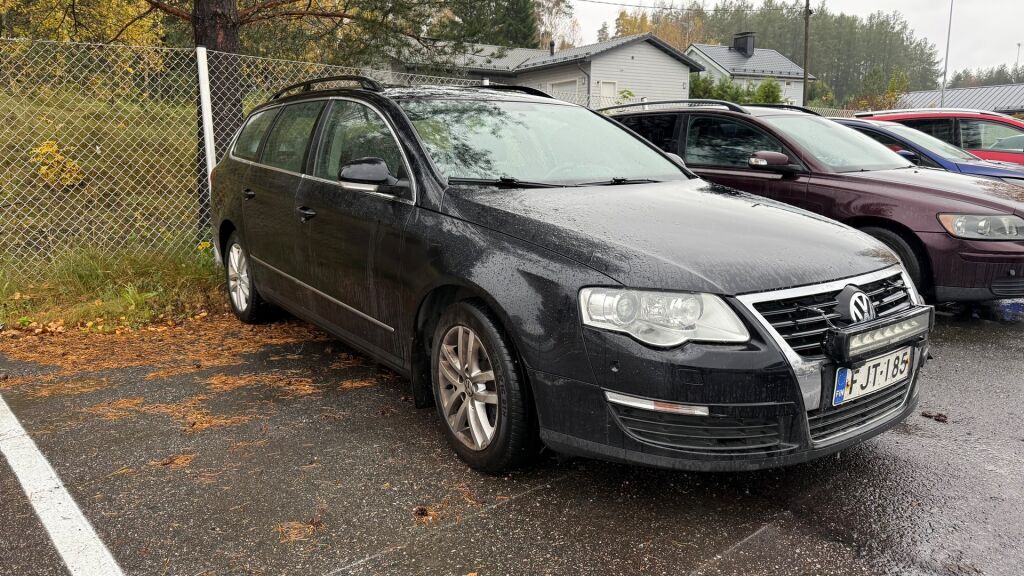 Volkswagen Passat 2010 Musta