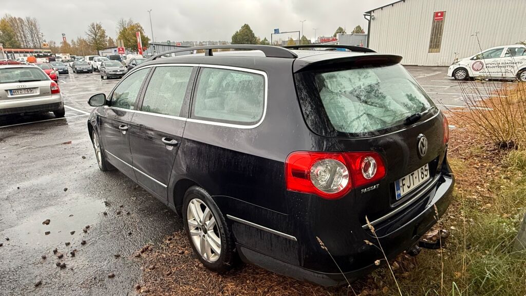 Volkswagen Passat 2010 Musta