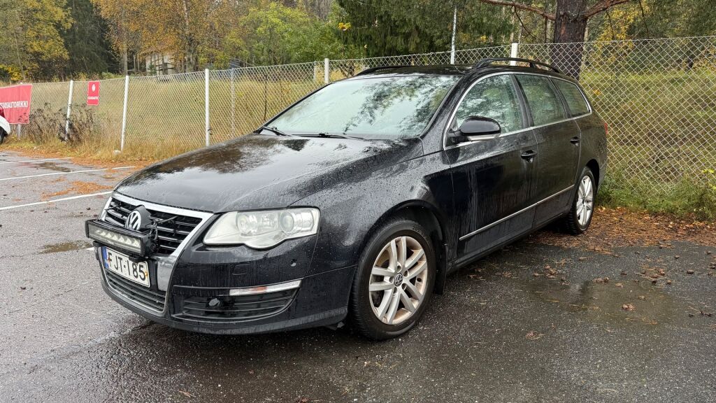 Volkswagen Passat 2010 Musta