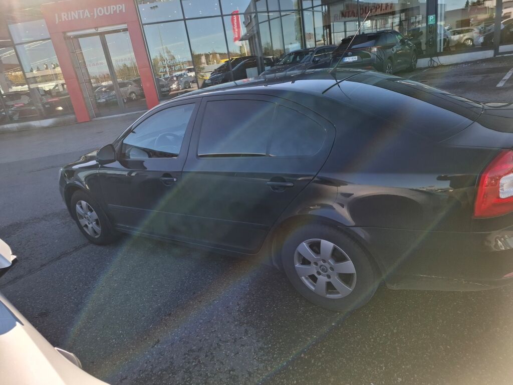 Skoda Octavia 2010 Musta