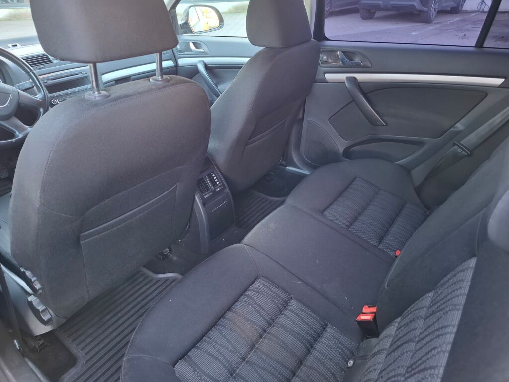 Skoda Octavia 2010 Musta