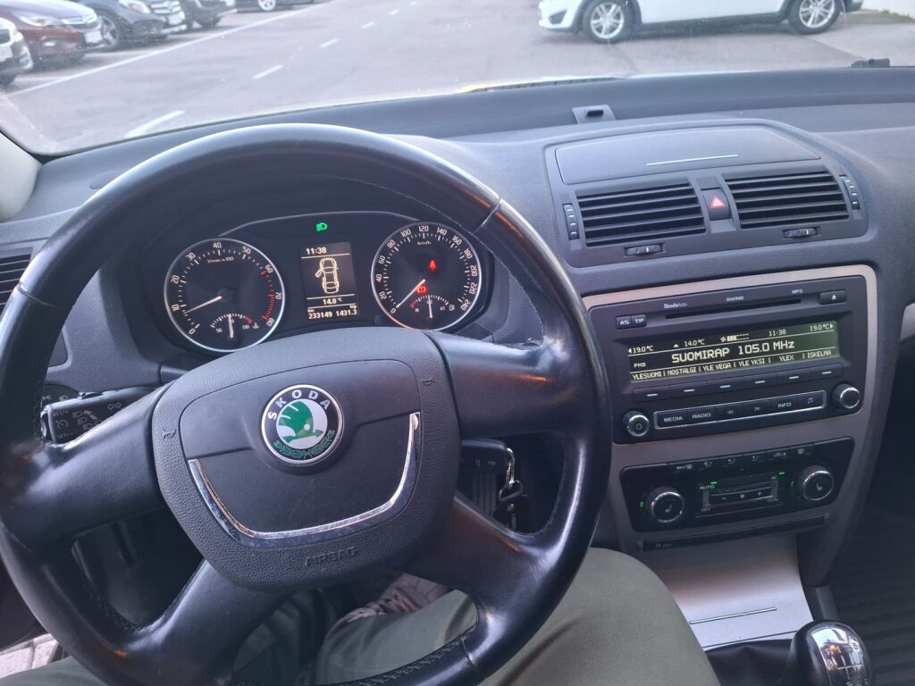 Skoda Octavia 2010 Musta