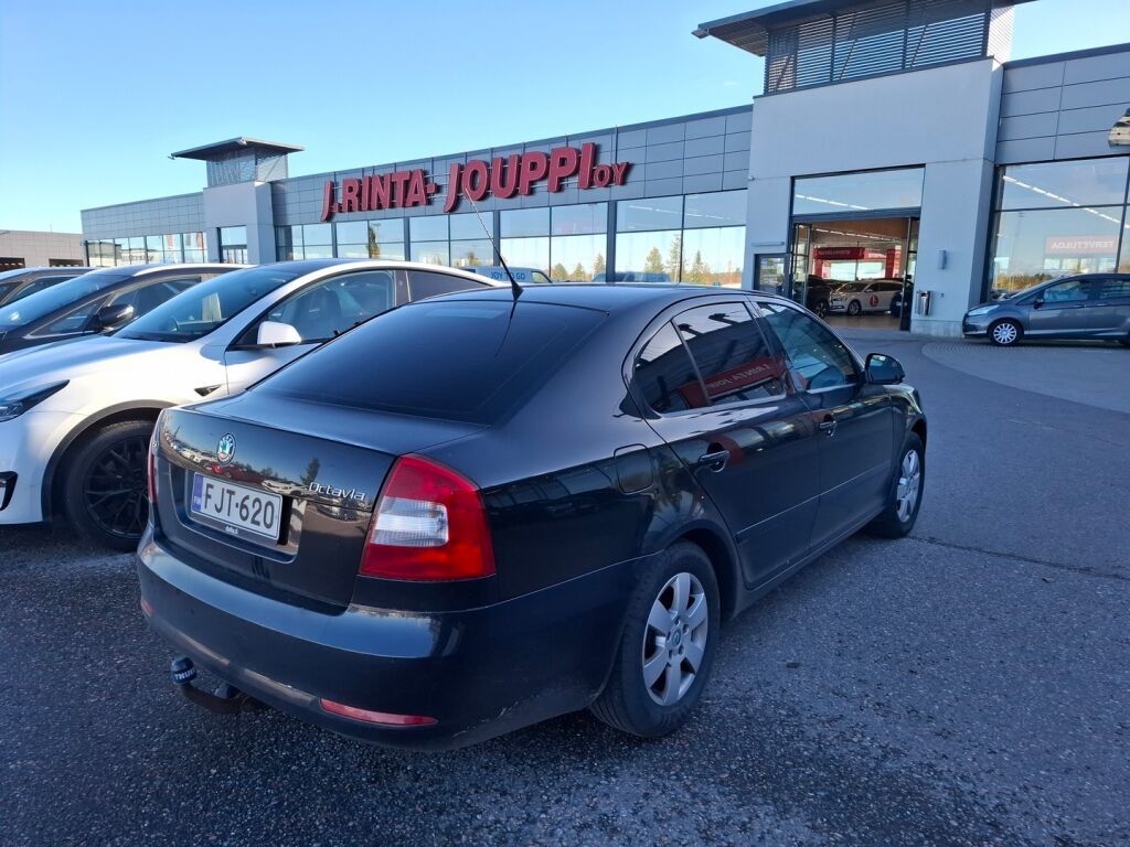 Skoda Octavia 2010 Musta