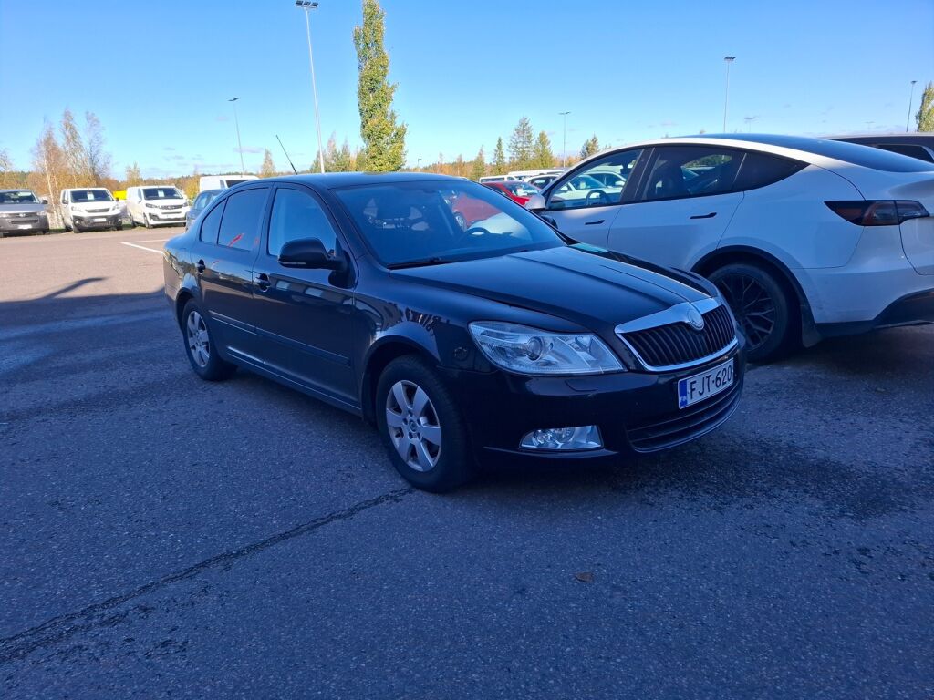 Skoda Octavia 2010 Musta