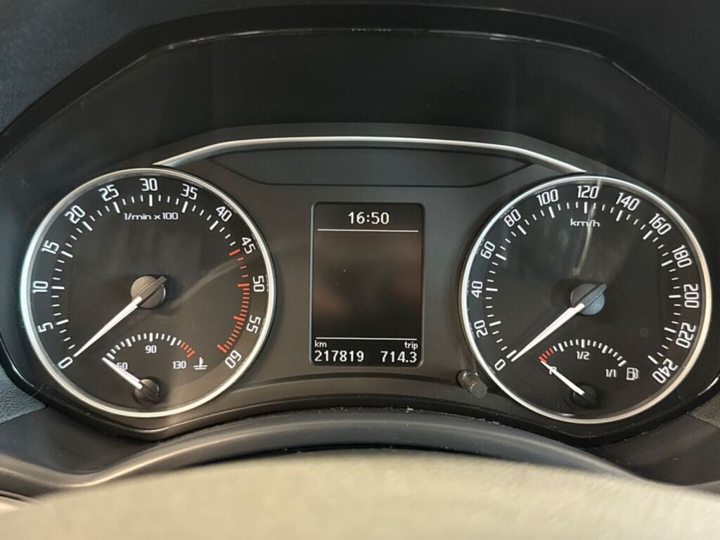 Skoda Octavia 2010 Punainen