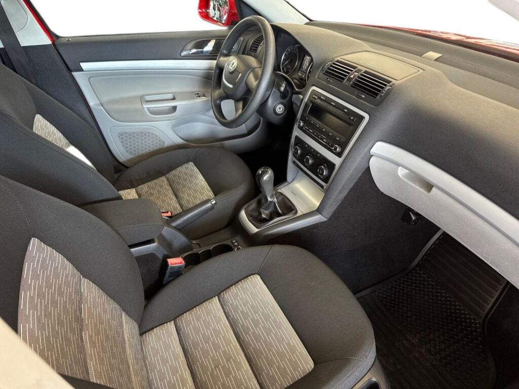 Skoda Octavia 2010 Punainen