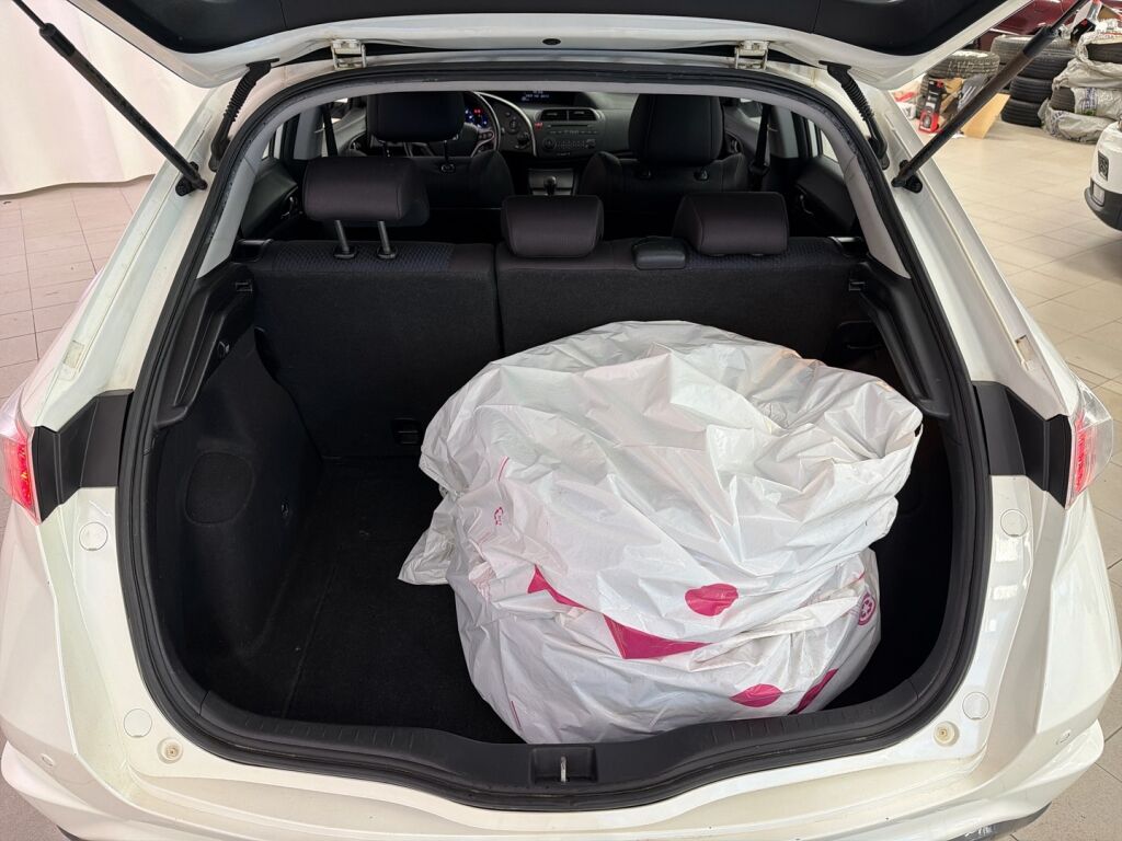 Honda Civic 2010 Valkoinen