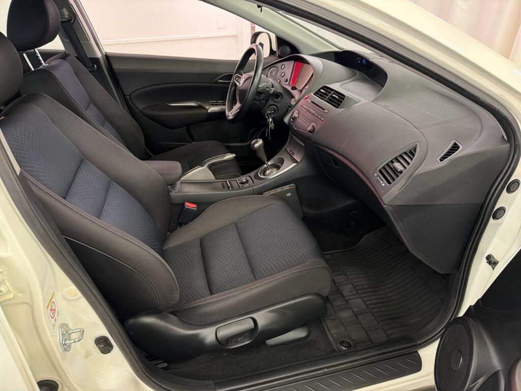 Honda Civic 2010 Valkoinen