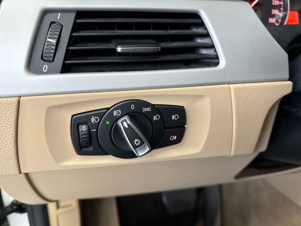 BMW 318 2010 Valkoinen