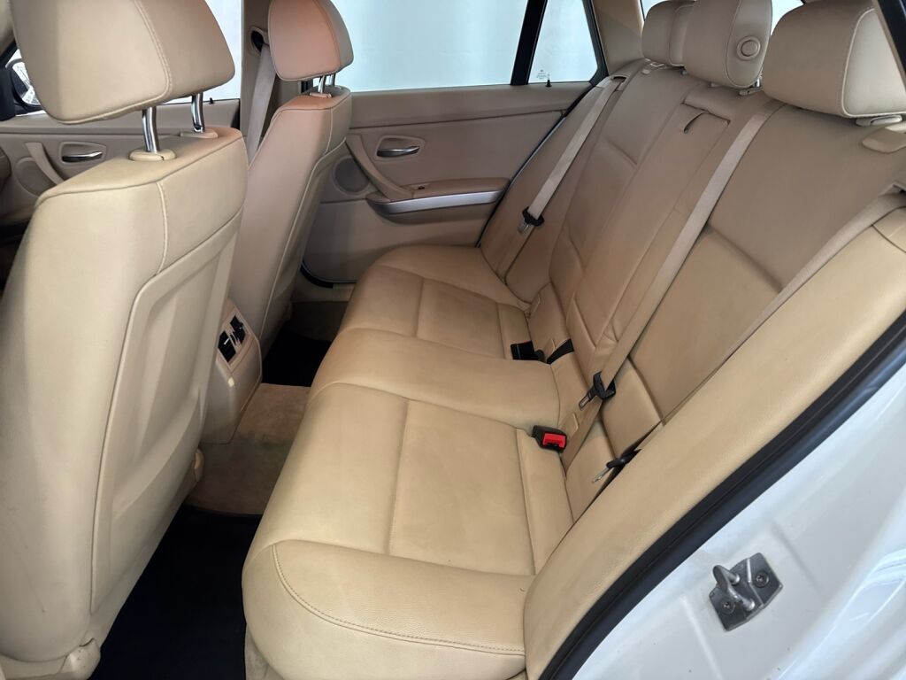 BMW 318 2010 Valkoinen