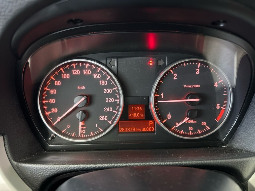 BMW 318 2010 Valkoinen