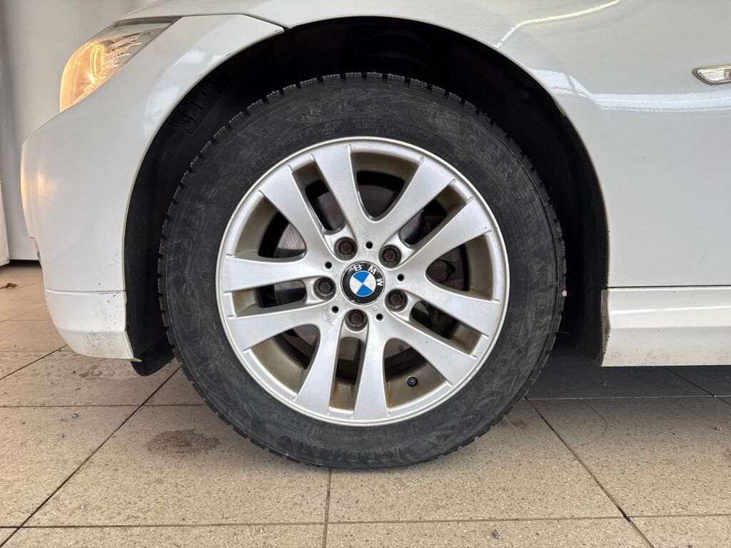 BMW 318 2010 Valkoinen