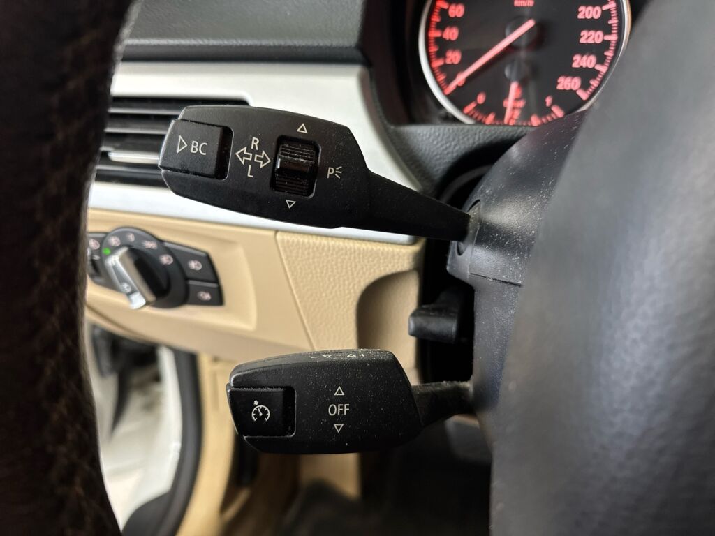 BMW 318 2010 Valkoinen