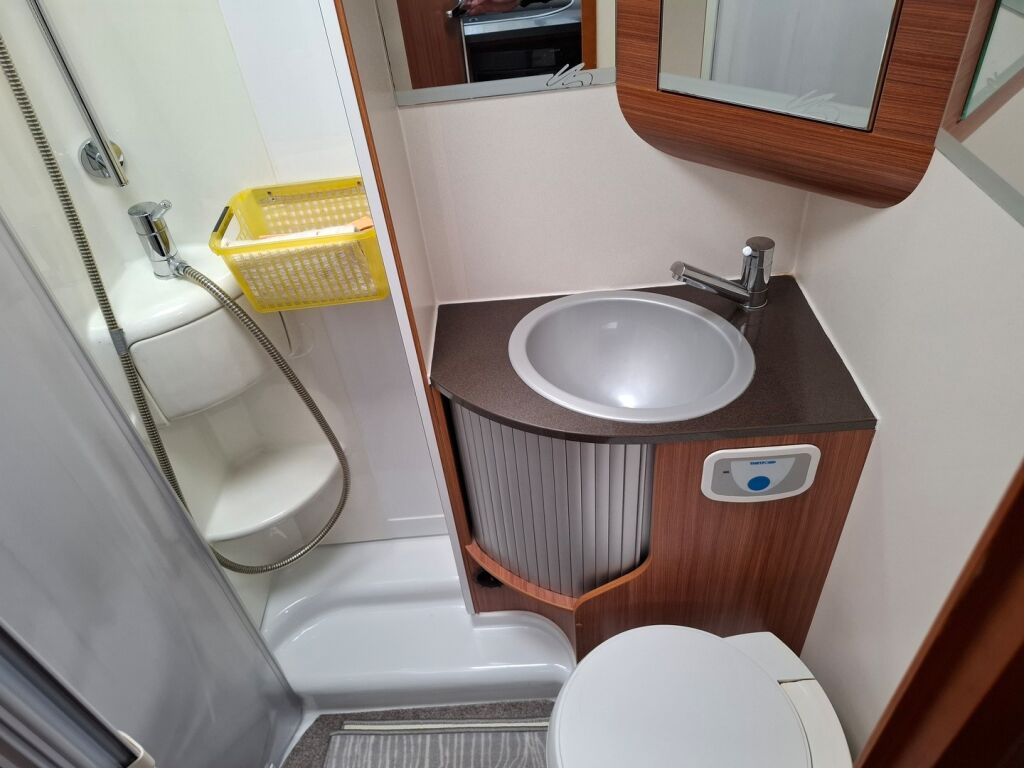Adria COMPACT SL 2011 Valkoinen