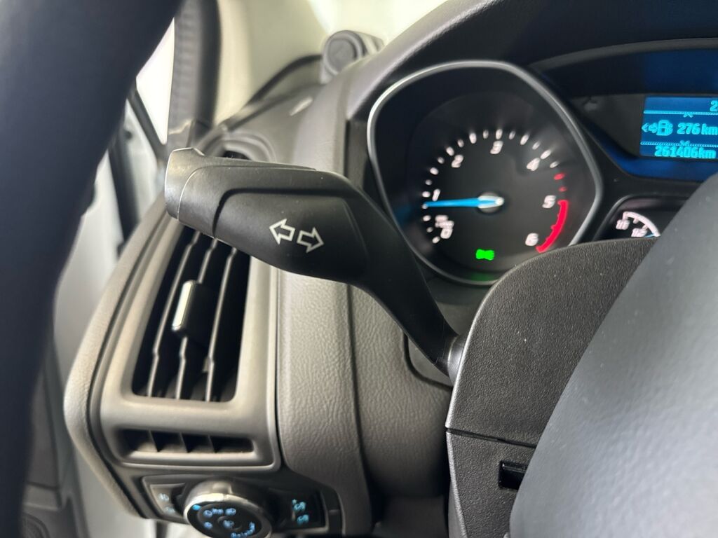 Ford Focus 2012 Valkoinen