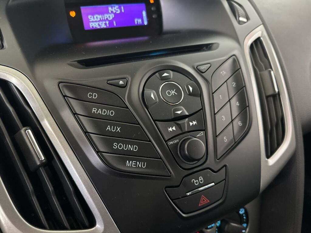 Ford Focus 2012 Valkoinen