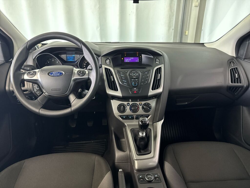 Ford Focus 2012 Valkoinen