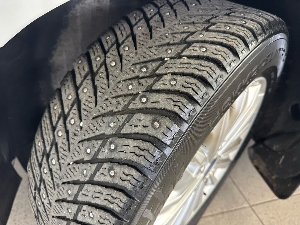 Ford Focus 2012 Valkoinen