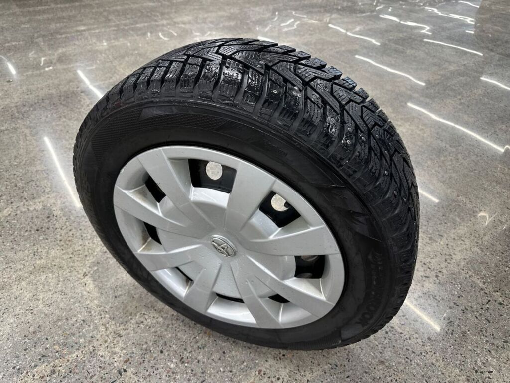 Toyota Avensis 2011 Musta