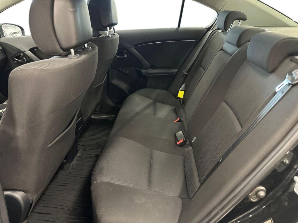 Toyota Avensis 2011 Musta