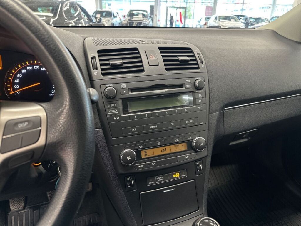 Toyota Avensis 2011 Musta