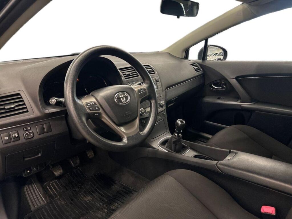 Toyota Avensis 2011 Musta