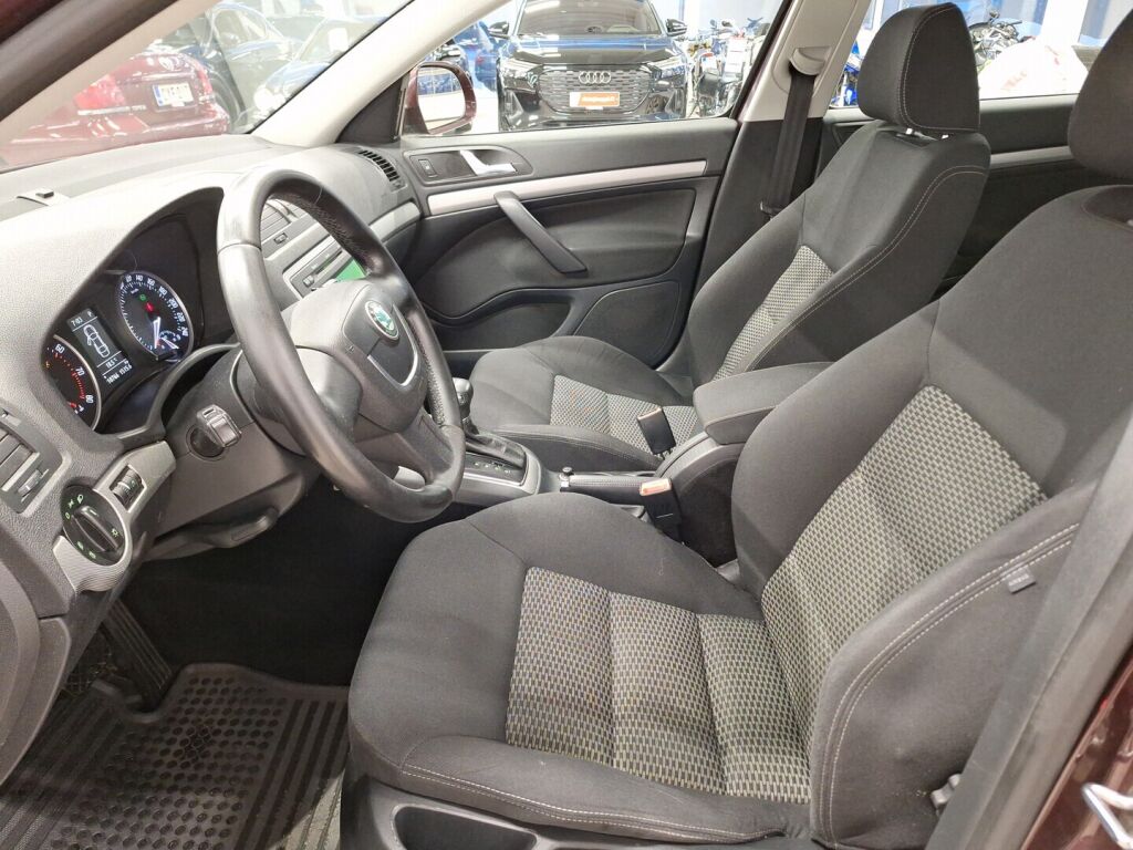 Skoda Octavia 2010 Punainen