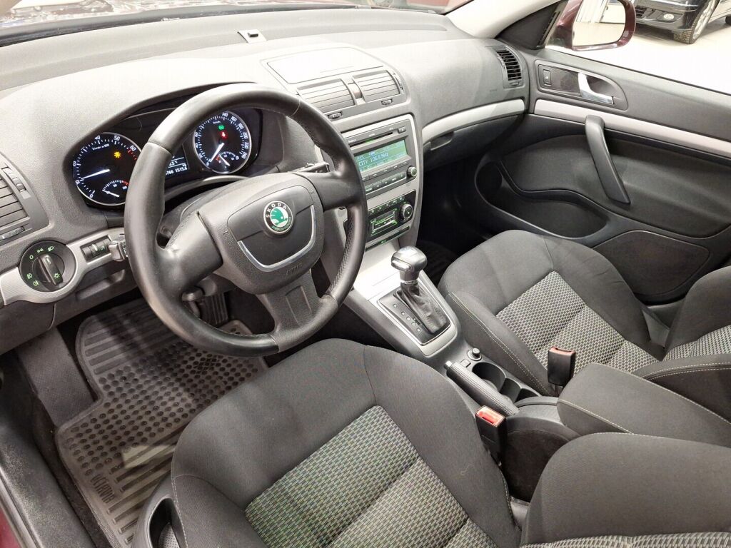 Skoda Octavia 2010 Punainen